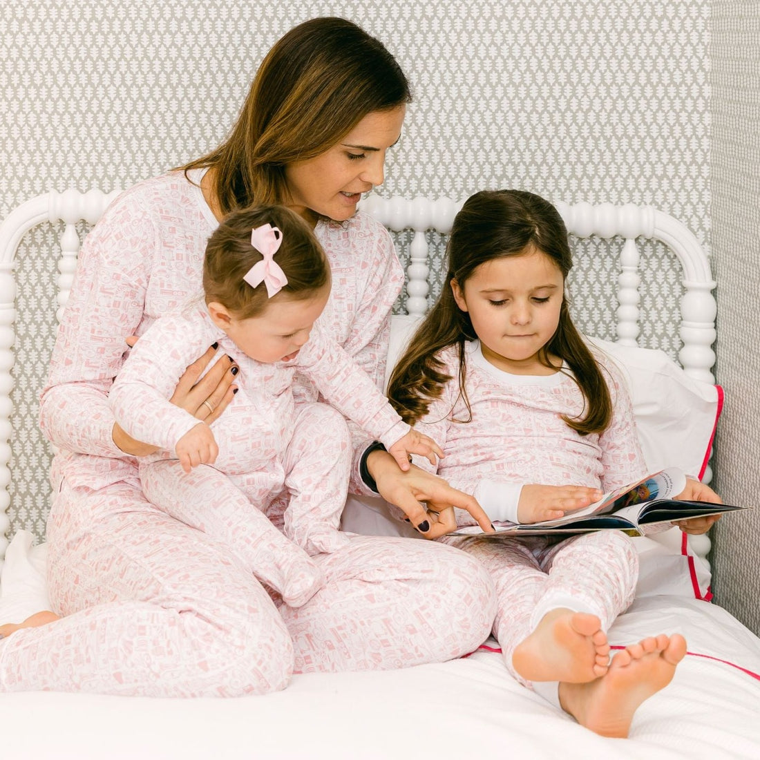 NYC Pajama - Model mom, kid daughter, baby daughter