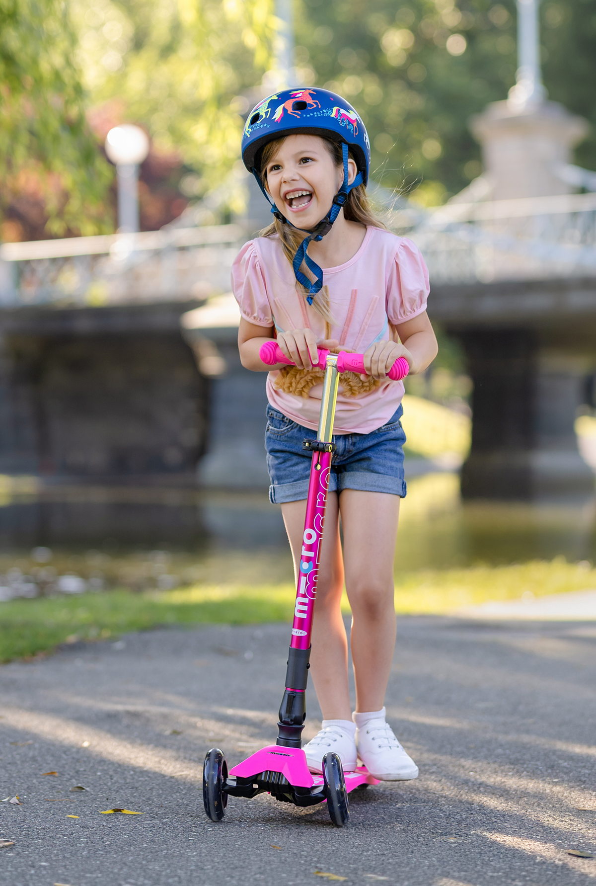 Micro Maxi Foldable LED Scooter | Shocking Pink
