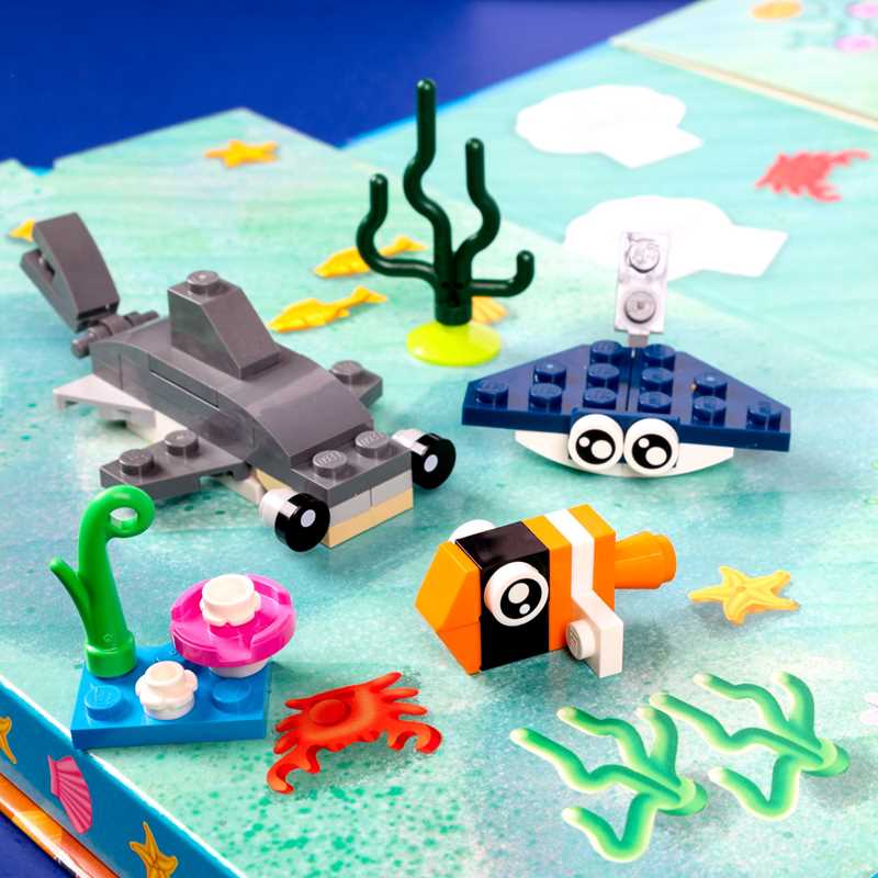 LEGO Books: Shark &amp; Friends Build and Play Box by AMEET Publishing: Kit - Paperback; 48 pages / English