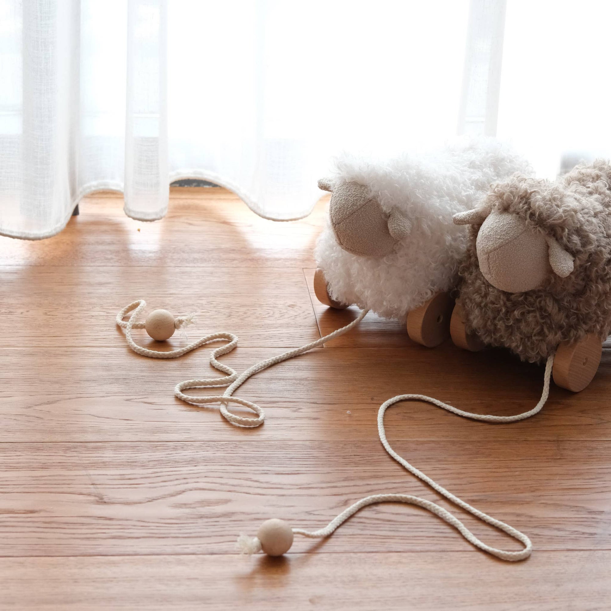 Button Pull-along sheep taupe