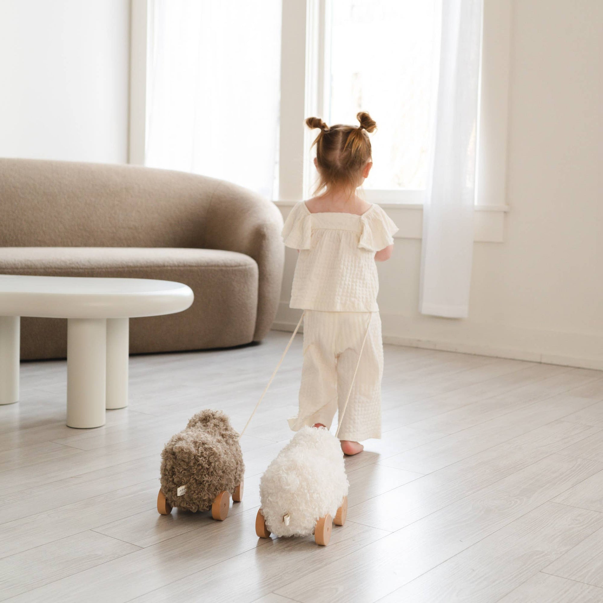 Button Pull-along sheep taupe