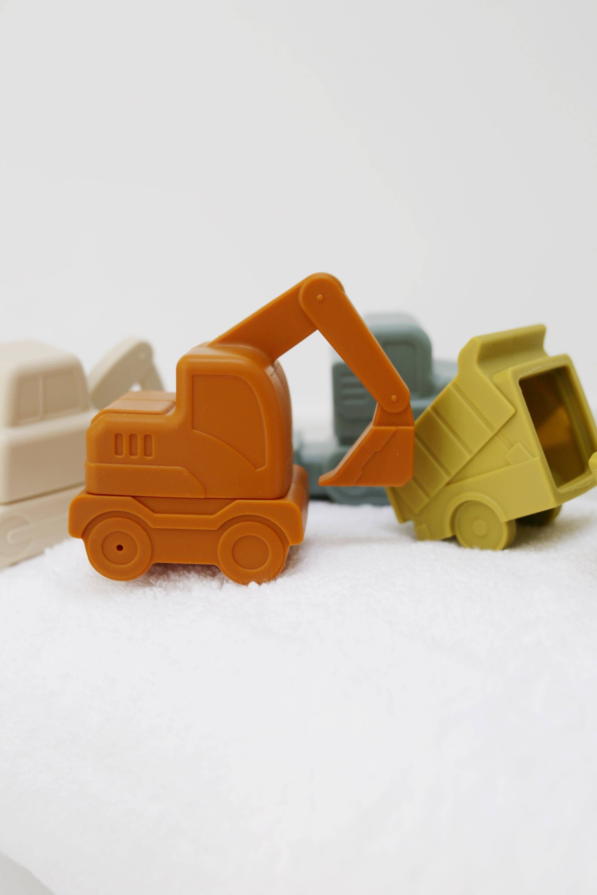 Construction Vehicle Mold Free Silicone Bath Toy Set 